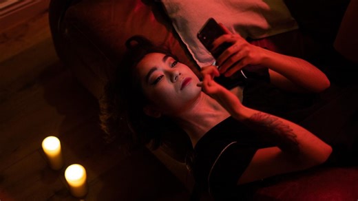 Sleep Call Artinya Telponan Hingga Tertidur, Kenali Bahayanya Bagi Kesehatan