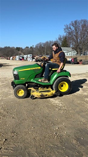 JOHN DEERE X720 ULTIMATE LAWN MOWER