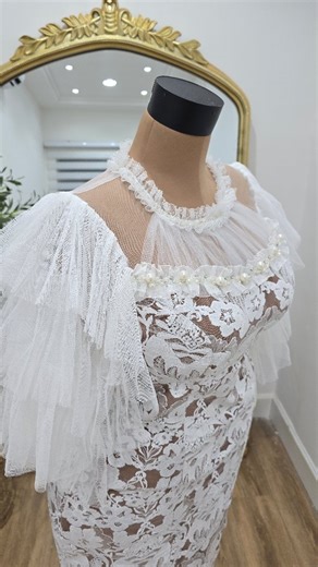 Afoley's Apparels 🇬🇭 on Instagram: "2500GHC ( YOU CAN REQUEST FOR A PENCIL SKIRT) This is the last out of 3 kaba set styles for the festive season this year. I believe i have served all preferences.. If you want cleavage... go for the vneck style. If you want to achieve "a put togather, classy, elegant poised look go for the turn up/ cape with tulip sleeves style. And last but not but by no means the least of them, if you want a clean exaggeratted look, go for the alter neck illusion with beau