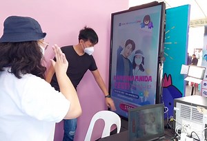 4.6K views · 507 reactions | Kilig! Take a photo with Seonho at the Augmented Reality Photobooth, only here at Kamsahamnida Fest in BGC Amphitheater. You can have your photo printed and scan the QR code to download the photo. Experience having Seonho beside you! Great, right? Visit the AR photobooth to know more about the mechanics. #GlobeKimSeonHo #GlobeKmmunityPH #KimSeonHo #김선호 | Kim Seon Ho 김선호 Philippines | Facebook