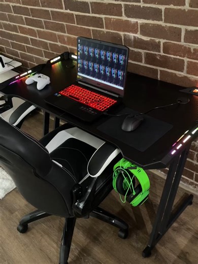 This design, these LED lights—I think it's pretty cool.#tiktok #fyp #gamingsetup #desksetup #tiktokshop