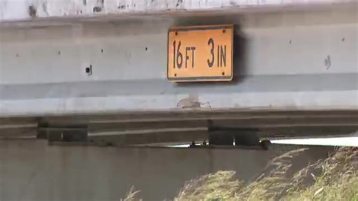 18-wheeler hits bridge in Georgetown: police