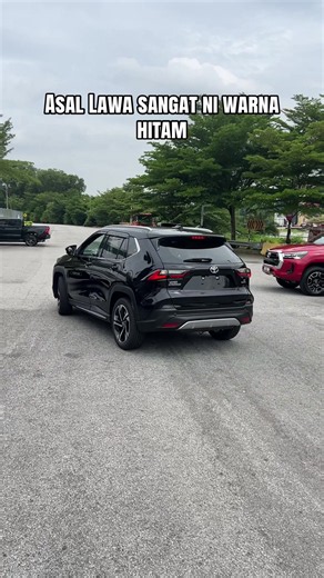 Toyota Yaris Cross warna hitam - Lawa sangat!