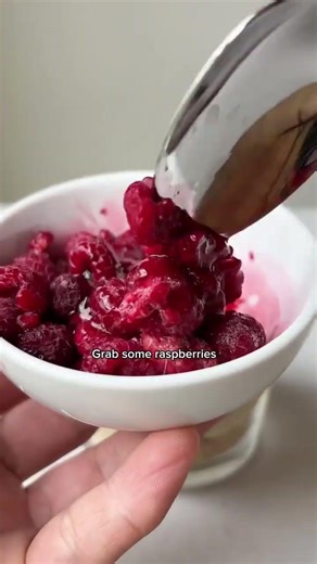 Lazy 4-Ingredient Healthy Raspberry Cheesecake 🍓💗 (5-Min No-Bake!)