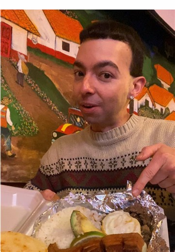 Join me on this Friday night for a solo date 🍴🍚🍳🍽️🍛🍲 enjoying some Colombian 🇨🇴🇨🇴🇨🇴food in Denver ❗️@Lafincacolombiana #colombianfood #lafinca #denver #colombiano #colfax