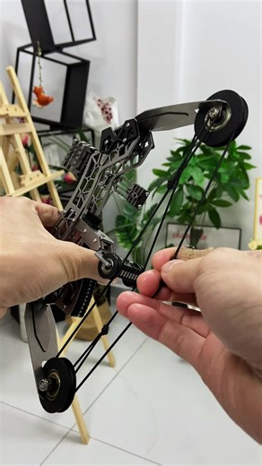 This is not bad #minitoy#bowandarrow #compoundbow#archery