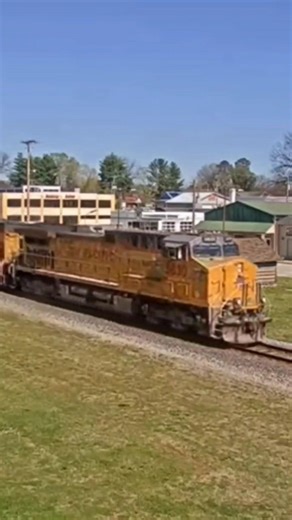 Union Pacific Power Leads CSX B683 at Cowan!
