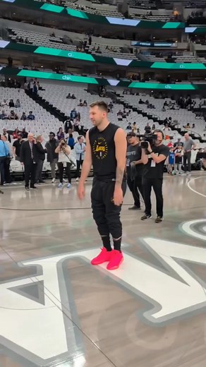 Luka hit the pregame halfcourt shot and the Dallas crowd went wild 🙌 NBA Live Today 📍 Los Angeles Lakers | Dallas Mavericks #nbahighlights #nbabasketball #lakers #dallas | Dave John Gonzales Eguia