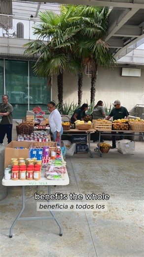 Mercado Pacoima was created to make fresh, healthy food accessible to every family—no matter their zip code. What started as a simple idea of neighbors sharing homegrown fruits, vegetables, and herbs has grown into a community food-sharing program that brings thousands of pounds of fresh produce to families in the Northeast San Fernando Valley. This #GivingTuesday, you can help us grow Mercado Pacoima even further. Your support helps us share more produce with families and fight food injustice r