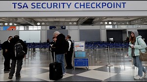 Number of no-show airport security screeners soars in shutdown