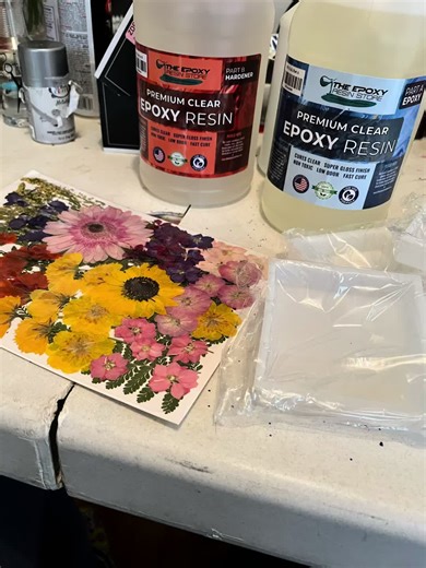 My first time working with resin. We’ll have to see how they turn out tomorrow but if I get the hang of this oh yall gonna pay 😂 #joystop #dmvflorist #florist #yourfavoriteflorist #boutonnière #corsage #flowers #eventdecore #floraldelivery #weddings #weddingcenterpieces #funerals #sympathyarrangement #justbecause #musiclover