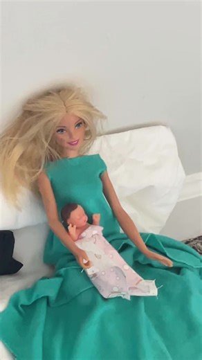🌸Amber finally had her baby!🌸 #dolls #dollhouse #barbie #roleplay #dayinmylife
