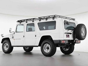 Toyota once built a 90s Japanese civilian version of AM General's Hummer