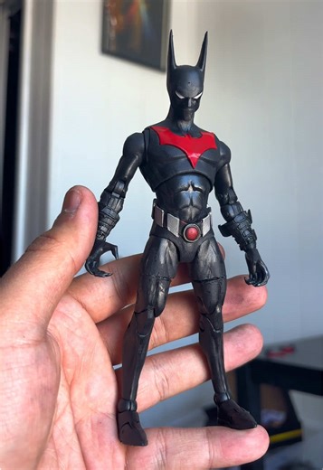 Posing my custom 6 inch scale Batman Beyond Figure! This was so fun making as it was a pretty simple custom. I used the mcfarlane batman beyond as a base for the figure, cut the legs at the thigh section to shorten the figure, and finally bought and painted a printed head sculpt for the figure. Let me know if you guys like how it came out and ofcourse enjoy the poses! #batmanbeyond #terrymcginnis #actionfigures #posing #mcfarlanetoys
