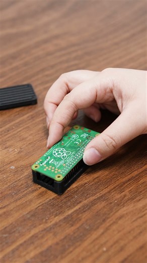 Raspberry Pi Enclosure PETG GF1. Designed by: azi3dprint (IG)