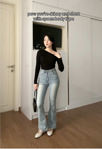 How to Style Outfits for Spoon Body Type