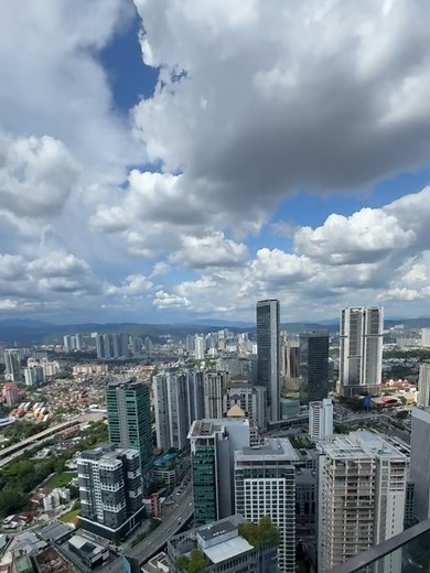 Pemandangan Kuala Lumpur dari Ketinggian: Shot Favorit Ranu Aveiro