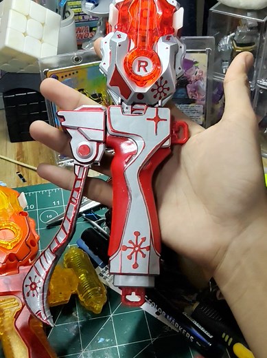 SILVER AND RED Beyblade Launcher Guide