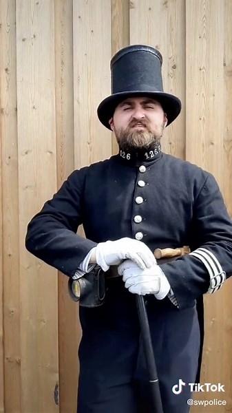 Three facts about the Victorian police officer uniform 💡 #Heritage #Victorian #FunFacts #Policing #Police