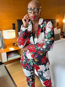 31K views · 2K reactions | You represent excellence in every way. Every day. #PassionatelyPaula #MondayMotivation #excellence #excellent #affirmation #affirmations #motivation #motivationalmindset #motivationalminute #purpose #purposeful #baldie | Paula Fontana - Orator | Facebook