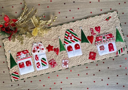 Quilted Table Runner: Appliqué Houses & Trees, Holiday Decor, Christmas Village (16"х43") - Etsy