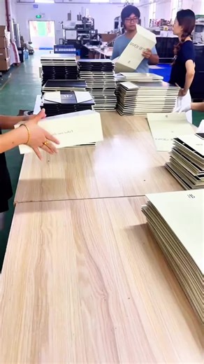 We have a complete production chain and can handle all gift box manufacturing, offering OEM and ODM services. #giftbox #cardboardbox #colorbox #foldablebox #factory