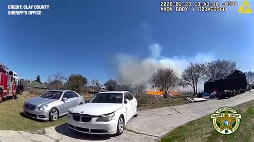 WATCH: Florida deputies evacuate residents from homes after brush fire spreads