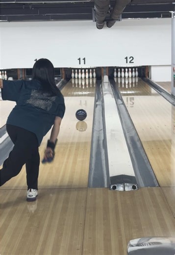happy bowling😁 #bowling #bowlingtiktok #strike #practice #swing #볼링영상 #볼링 #볼링자세연습 #storm #rstx4 #rotogrip
