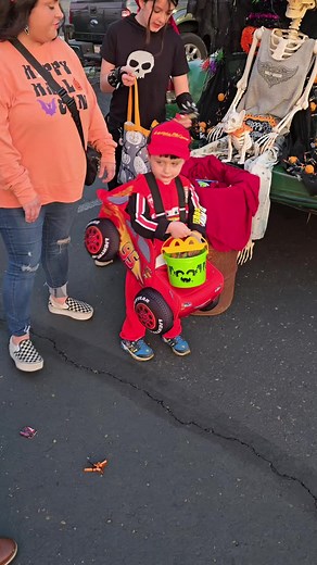 Hope everyone had a fun safe Halloween 🎃. We did a classic car's trunk & treat event so much fun! Happy Saturday enjoy your weekend. #foryourpage #fyp #halloweenvibes #weekendvibes #goodvibes