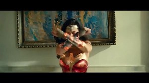 Tenez-vous prêts, « Wonder Woman 1984 » sortira bien en 2020. La nouvelle aventure de la super-héroïne (Gal Gadot) sera disponible simultanément dans les salles de cinéma ouvertes et sur HBO Max. Rendez-vous le 25 décembre | Vanity Fair France