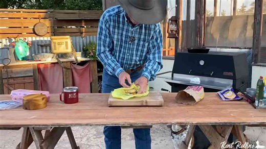 Building a breakfast sandwich with the McMuffin assembly order