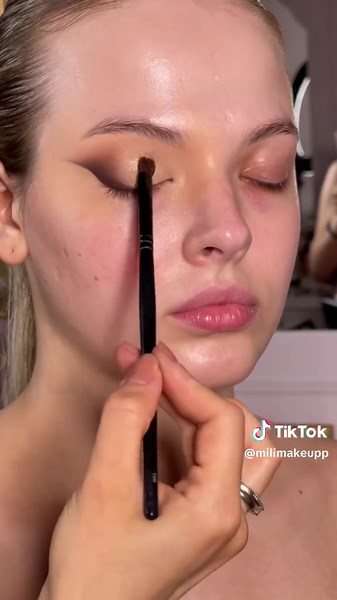 Plouise Makeup Tutorial for Stunning Eye Looks