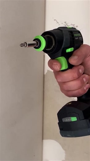 Festool 🇩🇪🇦🇹🇨🇭 on Instagram: "🔩 Schraubtiefe einfach einstellen mit dem DD-DC Tiefenanschlag.⁣ Mit dem einstellbaren Tiefenanschlag gelingen Serienverschraubungen mit einheitlicher Schraubtiefe einfach und unkompliziert.⁣ Mit schmaler Spitze für freie Sicht 👀 und Fast-Fix Schnittstelle.⁣ Ideal für Verschraubungen von Trockenbauplatten. 🛠️⁣ .⁣ .⁣ .⁣ #festool #festooldach #festooldeutschland"