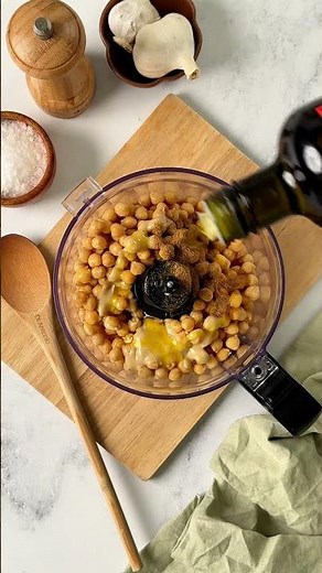 Homemade Roasted Red Pepper & Garlic Hummus Recipe