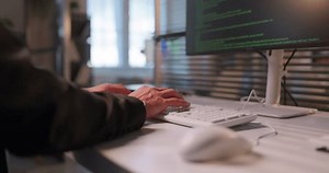 Programmeur développeur mains tapant le codage : vidéo de stock (100 % libre de droit) 3997834945 | Shutterstock