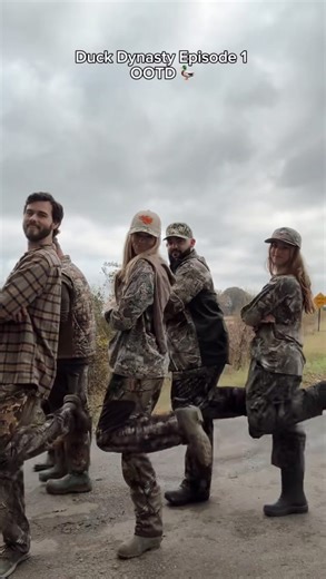 Rob siblings popping in with a Friday fit check!! The countdown is ONNNN y’all, @duckdynastyae starts in 2 days on @aetv!!! Who’s going to be watching? 🥳 | Sadie Robertson