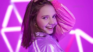 243K views · 2.2K reactions | An expert’s advice is what’s valued the most! Take amazingly beautiful pictures with the 16MP+2MP Dual Rear-Camera of #OPPOF9 which captures each moment with pin-point precision! #OPPOPakistan | OPPO | Facebook