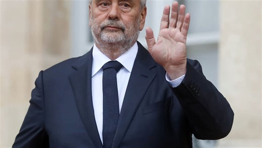 Le château de Luc Besson, situé dans un minuscule village, fait de nouveau parler de lui