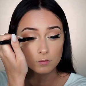 86K views · 968 reactions | Obține un machiaj ultra-rezistent cu minunatele și pigmentatele produse profesionale #KissNY! Le-ai încercat până acum? ❤️https://mymks.ro/kissny | Makeup Shop Romania | Facebook
