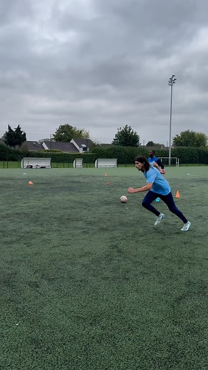 Yassine Codfamilya on Instagram: "Ne fais pas ça au football #football #ronaldo #mbappe #skills #familyafc #messi #challenge #penalty #vinicius"