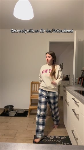 Rebecca Brock on Instagram: "Interessieren euch so Alltagsvlogs und Small Talk?🤔"