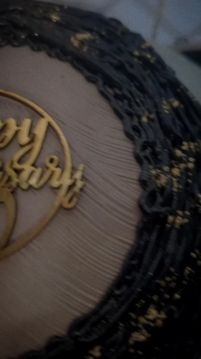 Love and chocolate — the perfect pair!🤌 This gorgeous chocolate cake just went out for an anniversary celebration, ready to steal hearts (and taste buds)✨ Here’s to love that’s layered, rich, and oh-so-sweet!🫶 #TheCakeGallery😊 100% Eggless & Vegetarian!💯 | The Cake Gallery