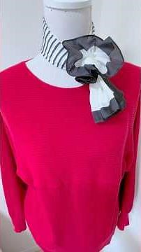 30秒の簡単スカーフの巻き方 お花アレンジ❣️ How to easily wrap a scarf in 30 seconds.