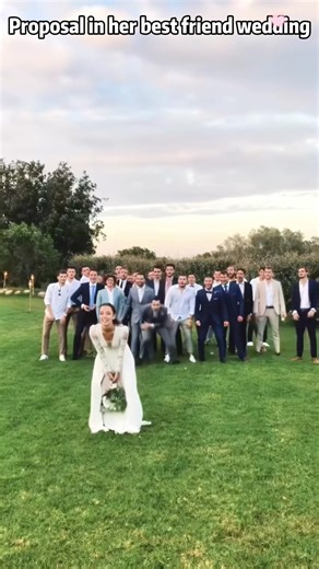 Proposal in her best friend weeding #engagement #wedding #surprise #proposal #marriage