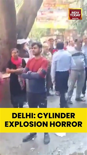 Delhi: 11 Injured After LPG Cylinder Explosion In Majlis Park, Adarsh Nagar #delhinews #adarshnagar