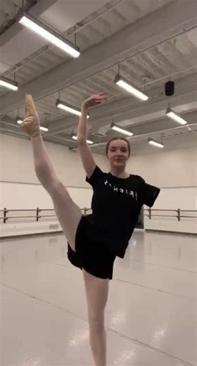 little dancey loop ☺️ #ballet #loop #industrybaby #friends #balletdancer #saltlakecity #dancetok