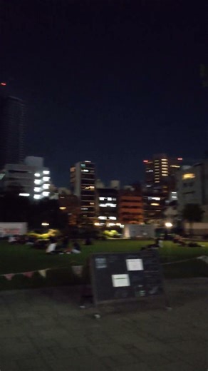 夜の南池袋公園（２０２６年５月１日：２０時１６分）