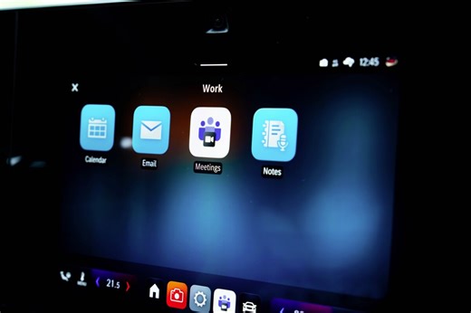 Irodai eszközök kerülnek a Mercedesekbe