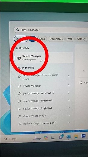 How to fix a laptop that often flickers when turned on