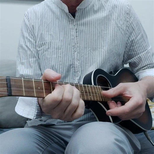 'The Cúinne' Electric Slimeline Tenor. This is built as an electric instrument 50mm thick. Traditionally built and braced but just slightly heavier to try and avoid feedback, still surprisingly resonant with plenty of acoustic volume. Fitted with an undersaddle pickup and a simple passive volume and tone control, no batteries required. Three tone Sunburst finish with double white binding. Forgive the terrible video, but you get the gist. Specs All solid Maple body Spruce bracing. American Cherry